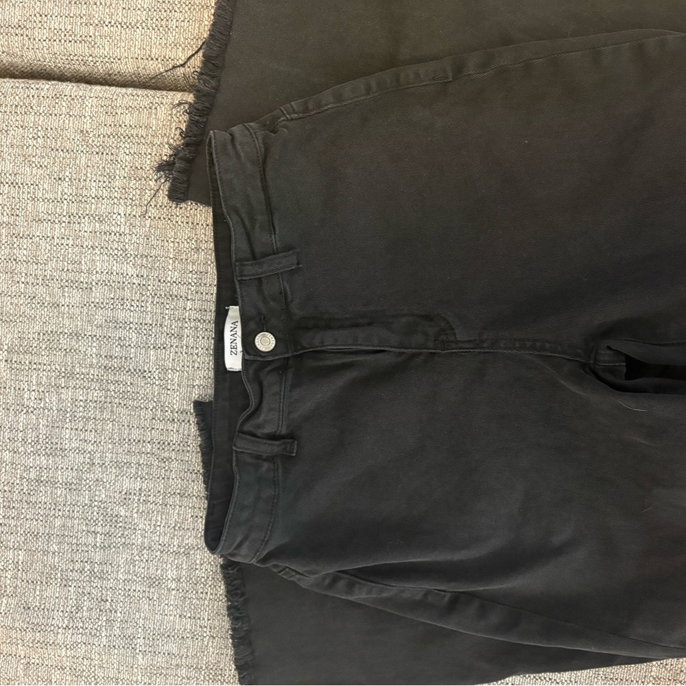 Zenana Outfitters Black Ankle Jeans
Mae Black - Picture 6 of 8